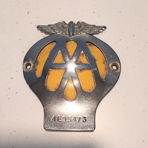 Vintage car badge yellow - aa,