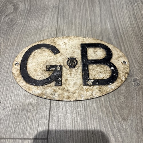 Vintage car badge - gb,